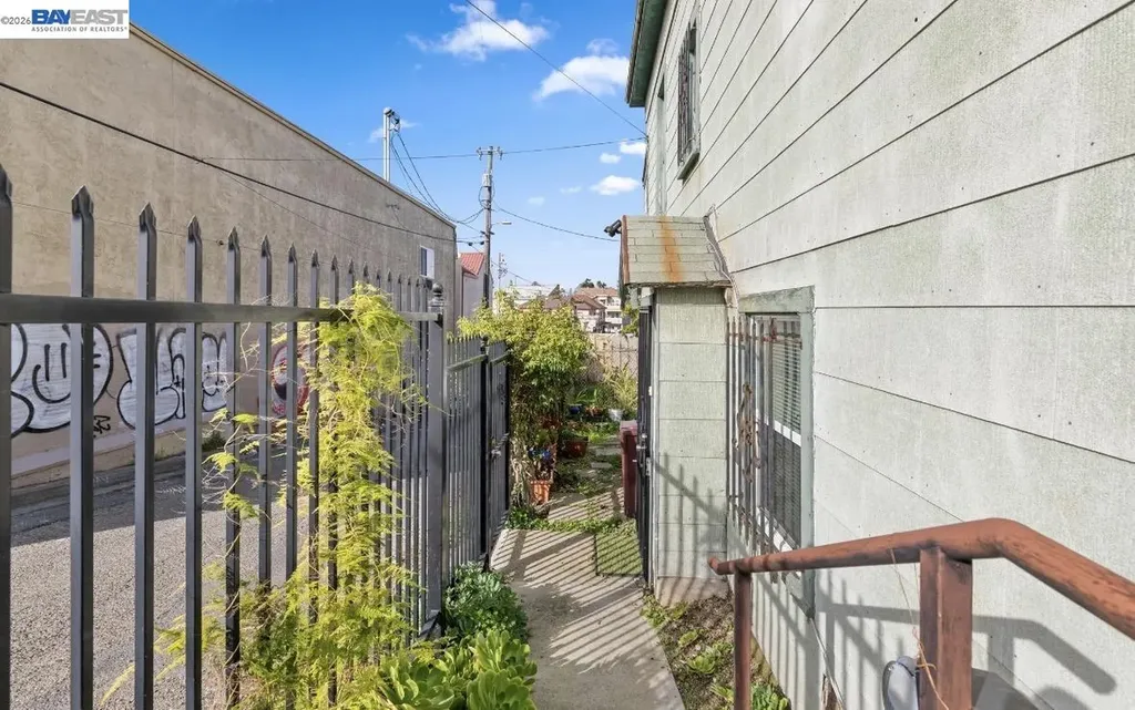 1433 15th Avenue Oakland CA 94606