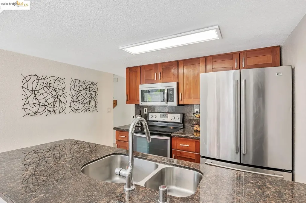 16 Town Square Place Oakland CA 94603