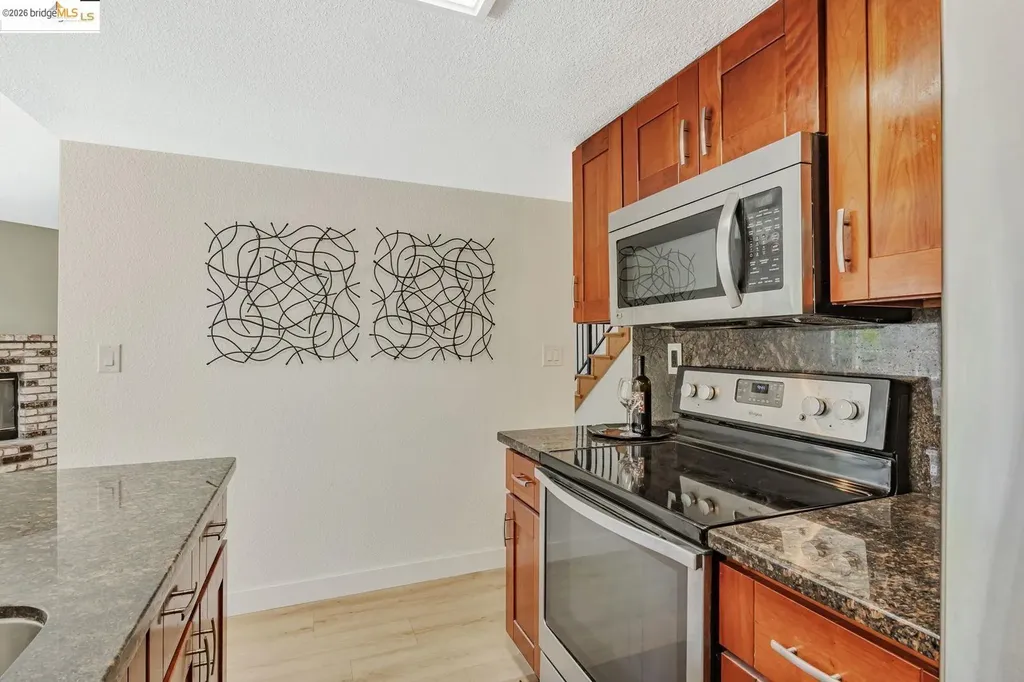 16 Town Square Place Oakland CA 94603