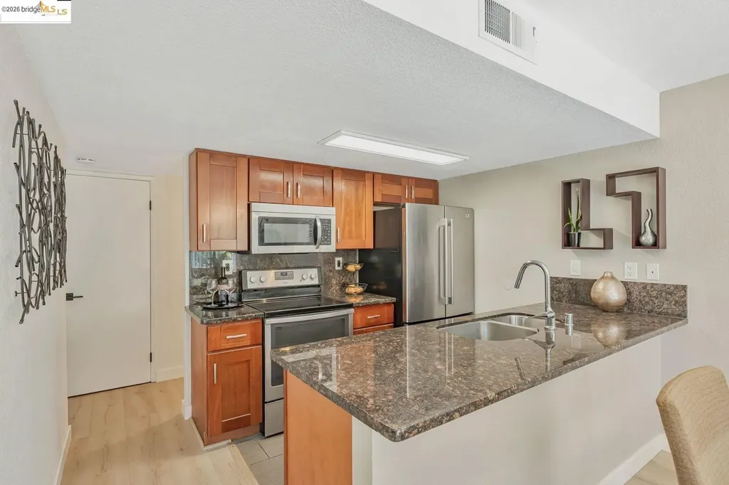 16 Town Square Place Oakland CA 94603