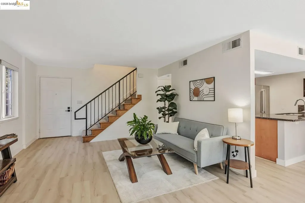 16 Town Square Place Oakland CA 94603