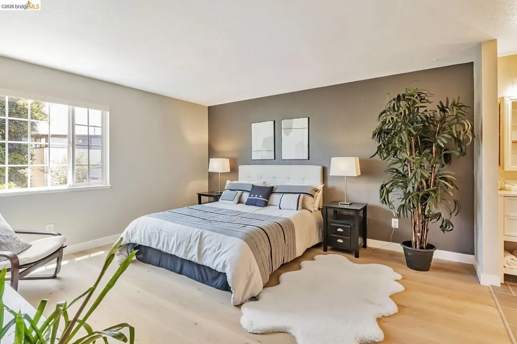 16 Town Square Place Oakland CA 94603