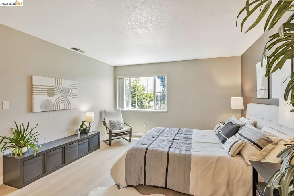 16 Town Square Place Oakland CA 94603