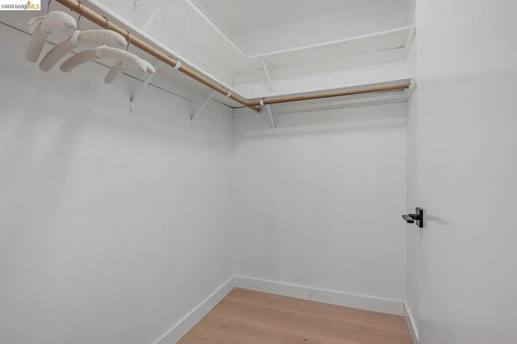 16 Town Square Place Oakland CA 94603