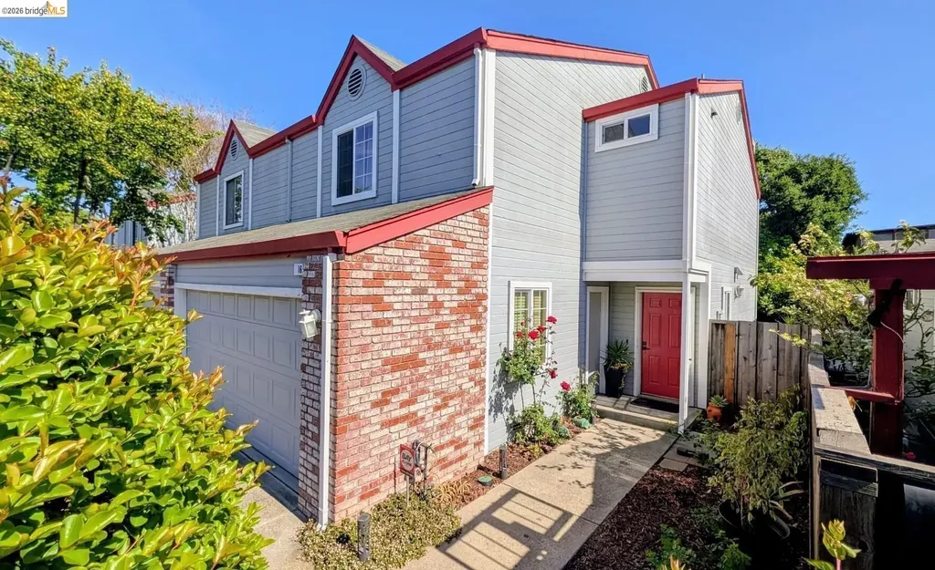16 Town Square Place Oakland CA 94603