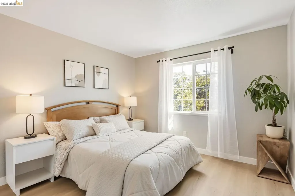 16 Town Square Place Oakland CA 94603