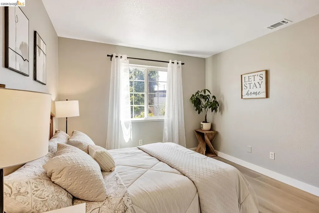 16 Town Square Place Oakland CA 94603