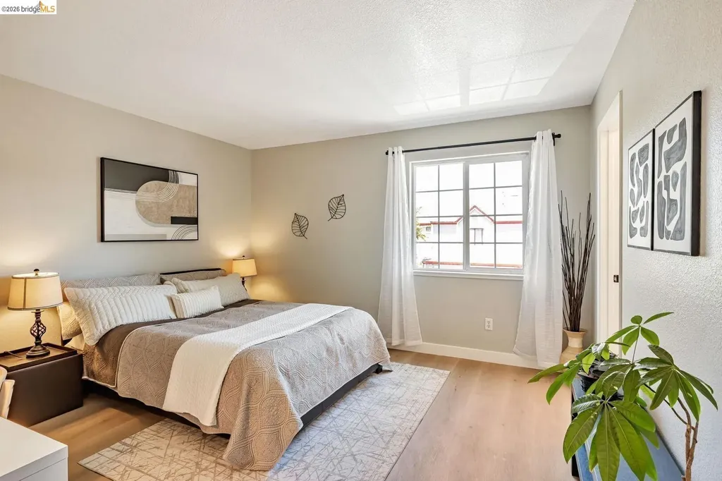 16 Town Square Place Oakland CA 94603