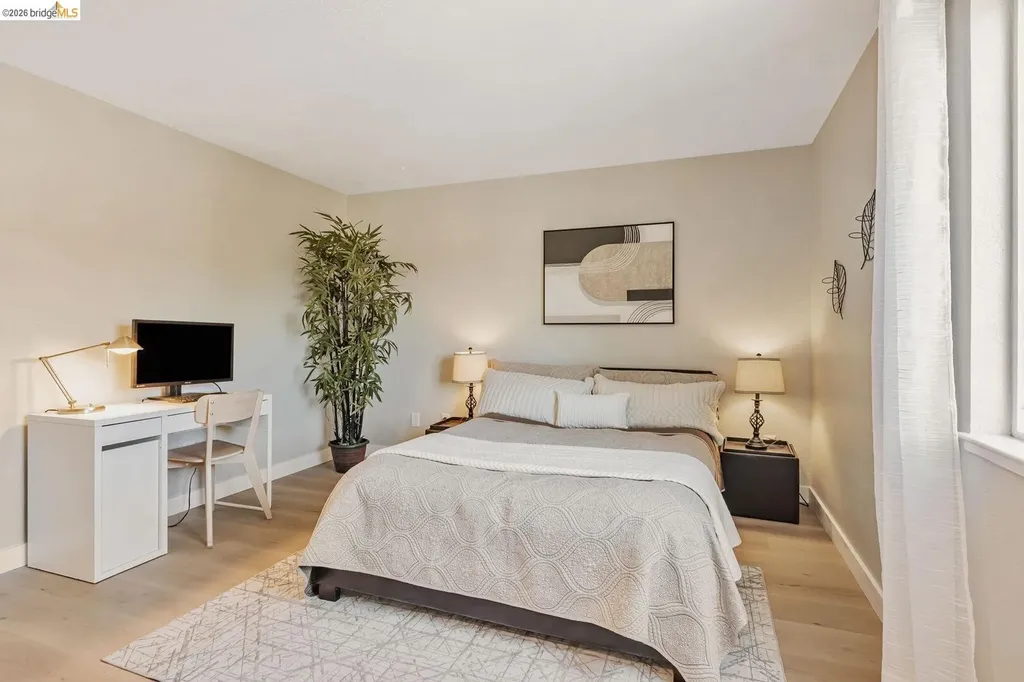 16 Town Square Place Oakland CA 94603