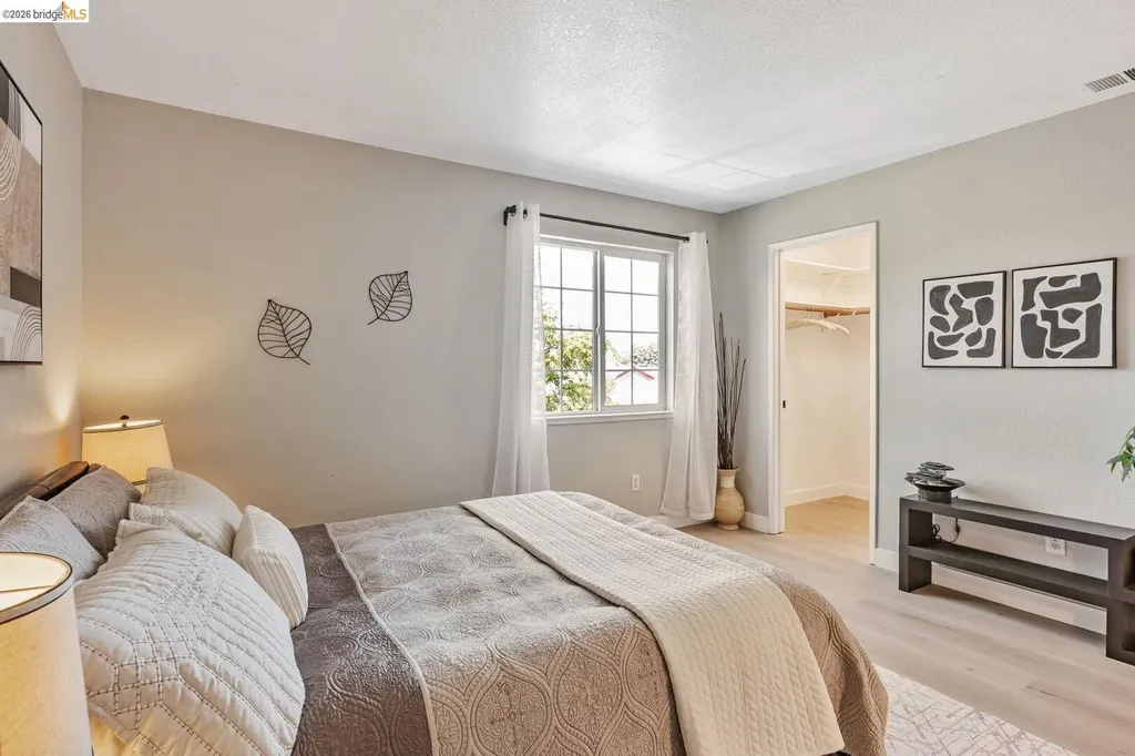 16 Town Square Place Oakland CA 94603