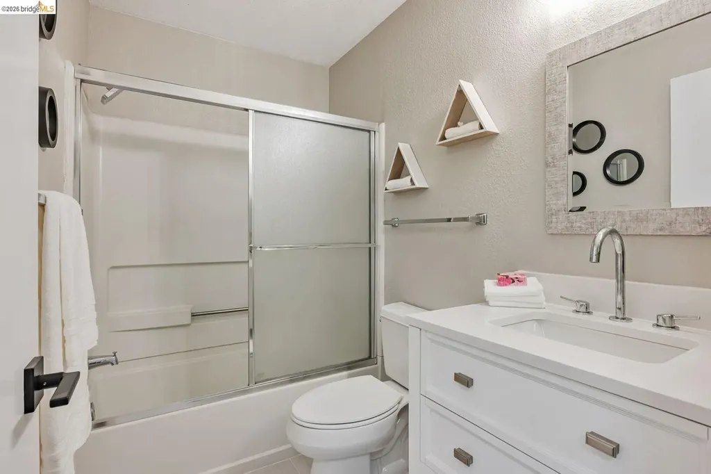 16 Town Square Place Oakland CA 94603