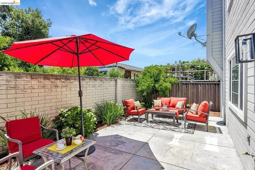 16 Town Square Place Oakland CA 94603