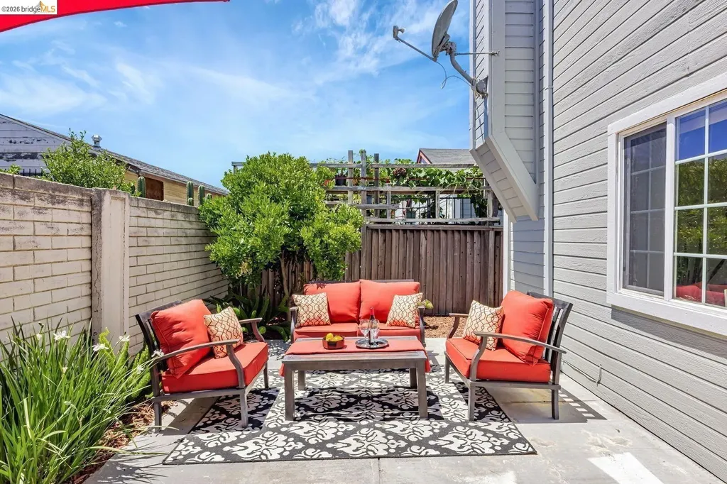 16 Town Square Place Oakland CA 94603