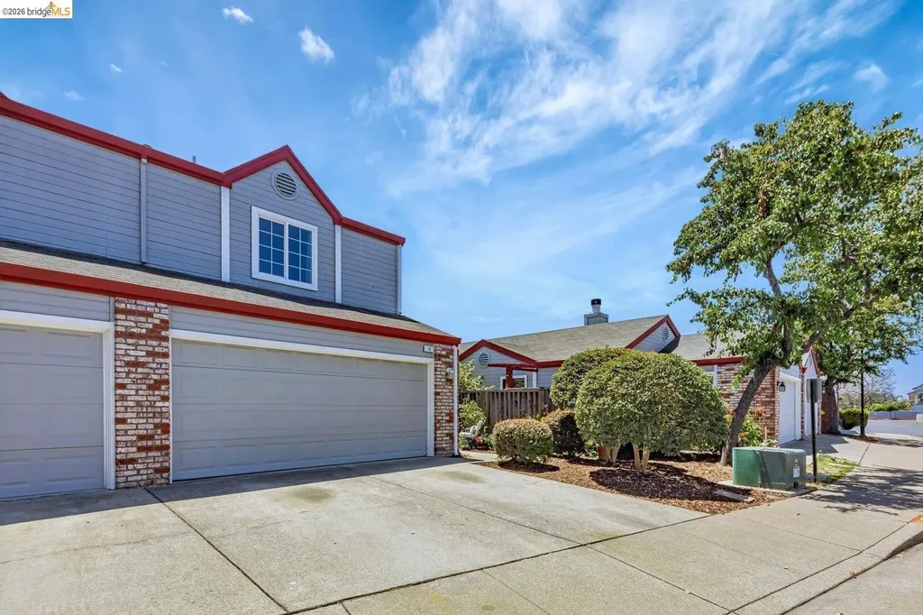 16 Town Square Place Oakland CA 94603