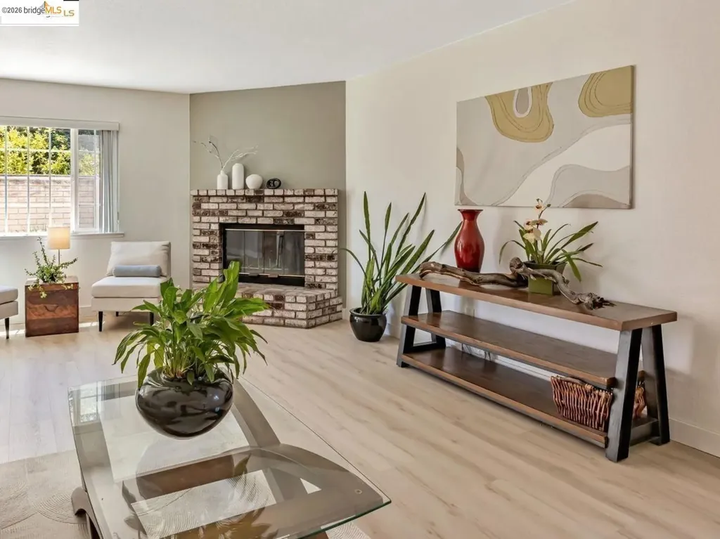 16 Town Square Place Oakland CA 94603