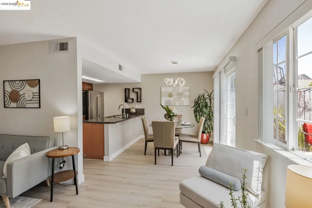 16 Town Square Place Oakland CA 94603