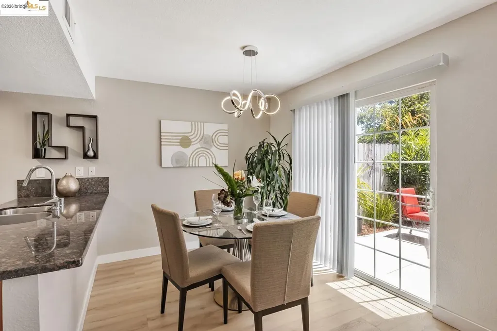 16 Town Square Place Oakland CA 94603