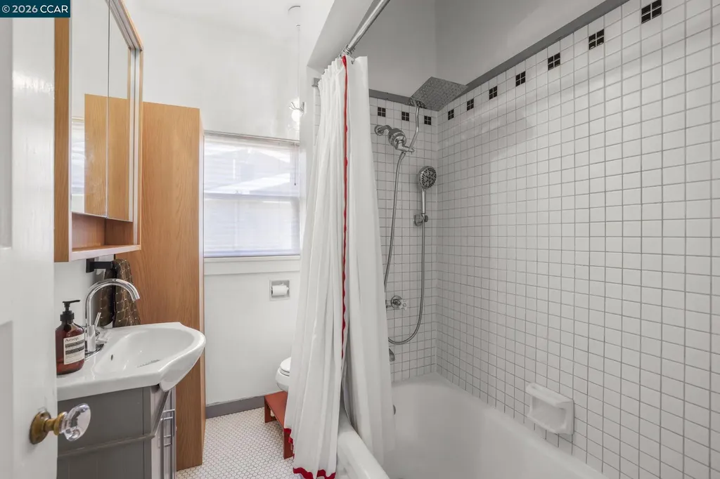 1117 El Dorado Vallejo CA 94590