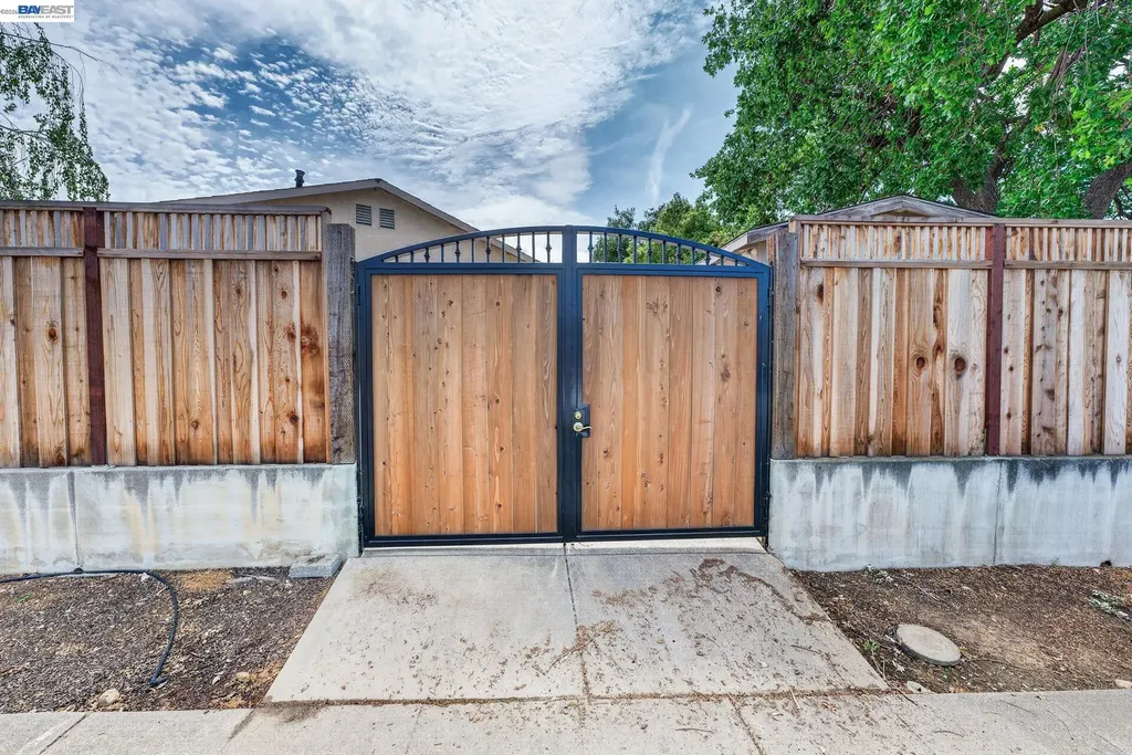 1147 Lomitas Avenue Livermore CA 94550