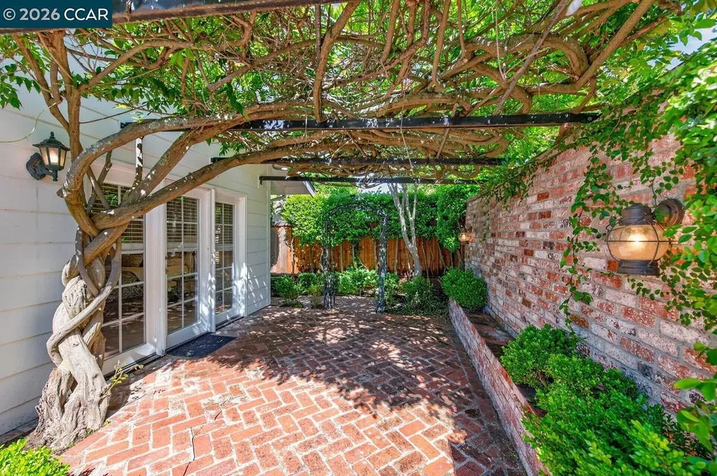 2201 Loch Lane Walnut Creek CA 94598