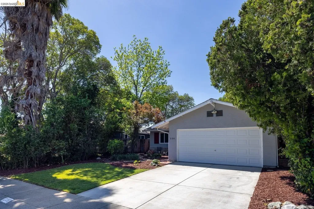 236 Plum Vacaville CA 95688