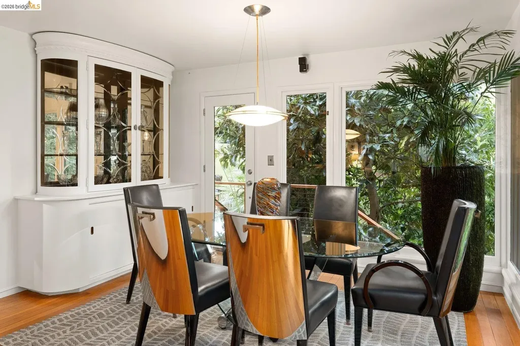 10 Burdeck Court Oakland CA 94602