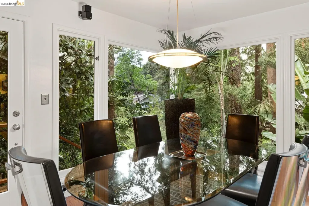 10 Burdeck Court Oakland CA 94602