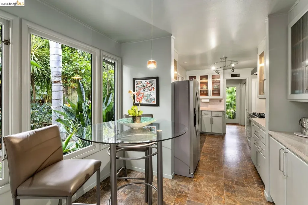 10 Burdeck Court Oakland CA 94602