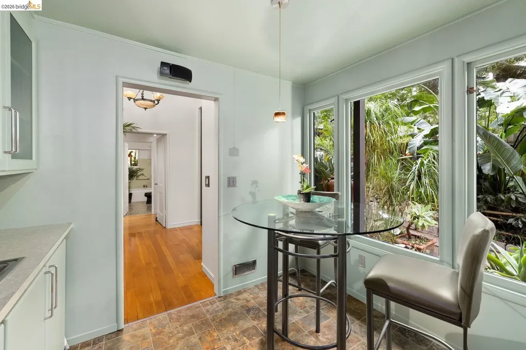 10 Burdeck Court Oakland CA 94602