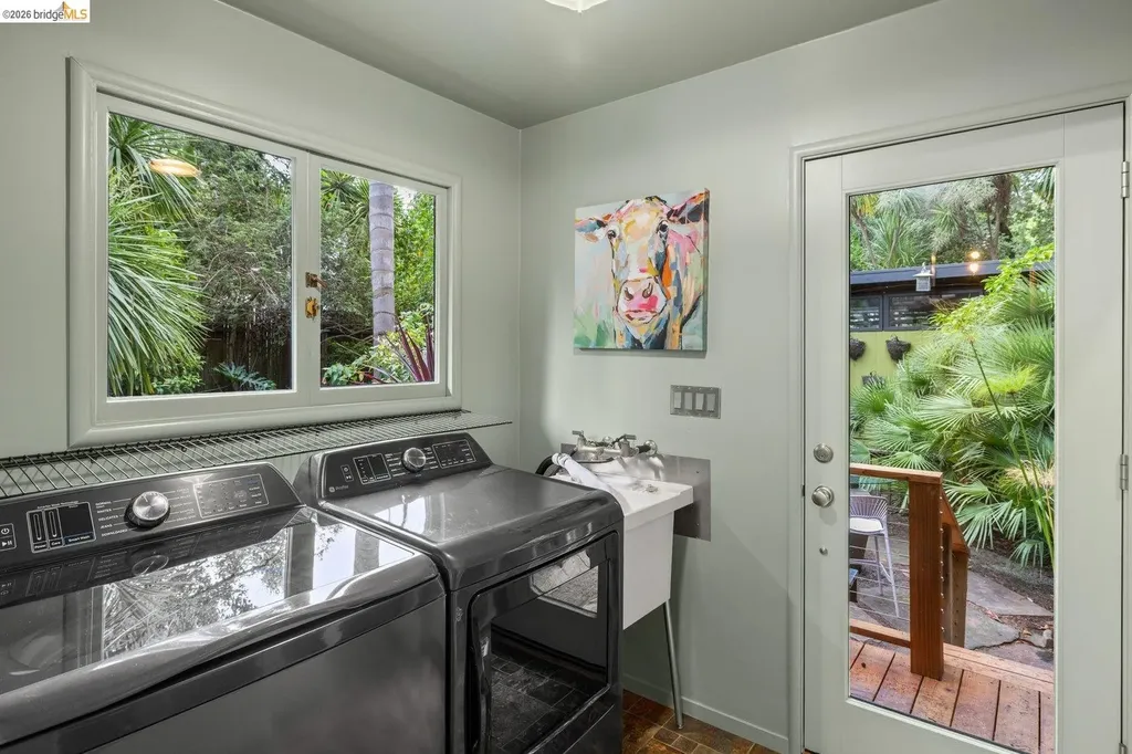 10 Burdeck Court Oakland CA 94602