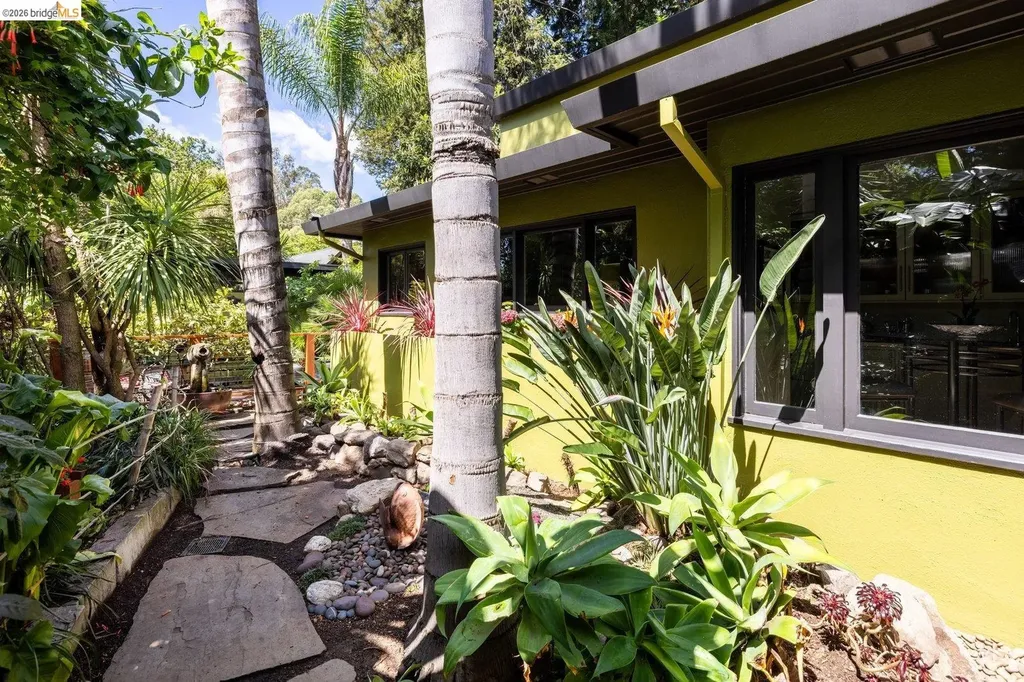 10 Burdeck Court Oakland CA 94602