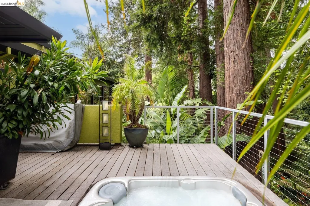 10 Burdeck Court Oakland CA 94602