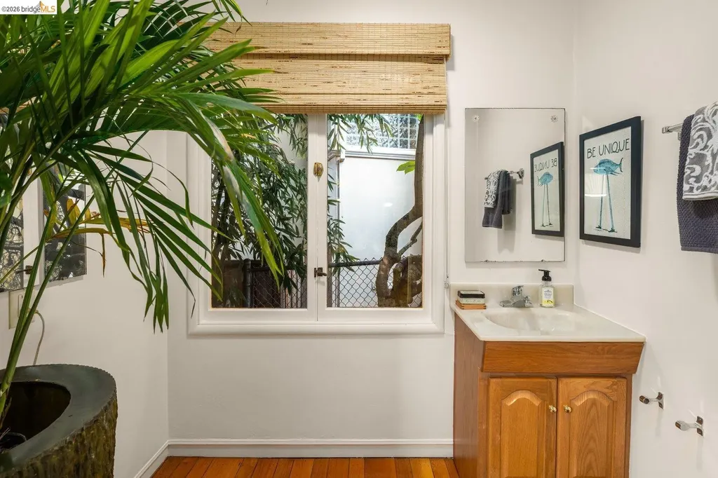 10 Burdeck Court Oakland CA 94602