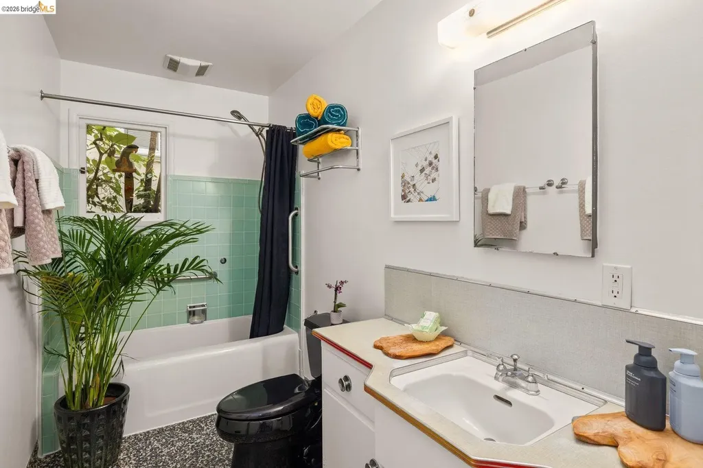 10 Burdeck Court Oakland CA 94602