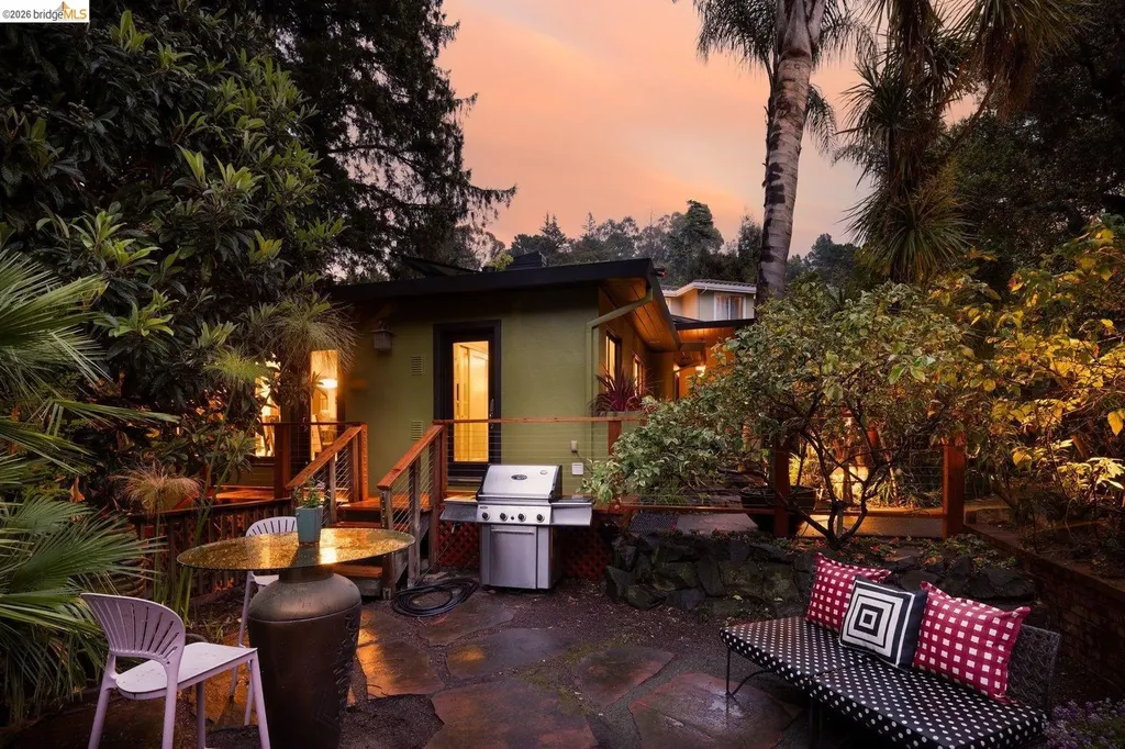 10 Burdeck Court Oakland CA 94602