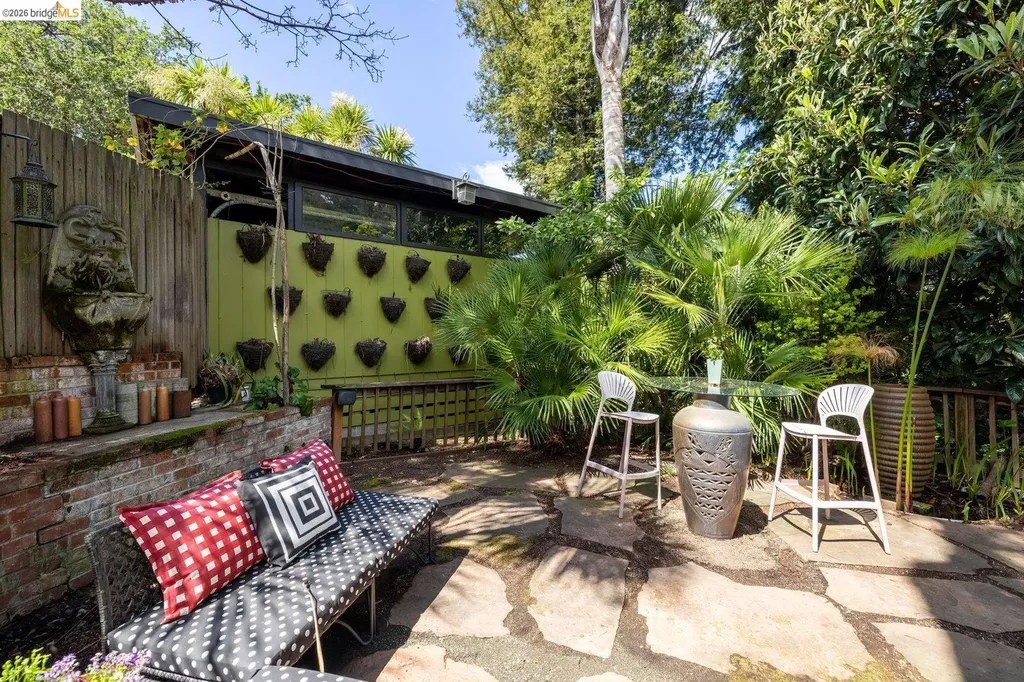 10 Burdeck Court Oakland CA 94602