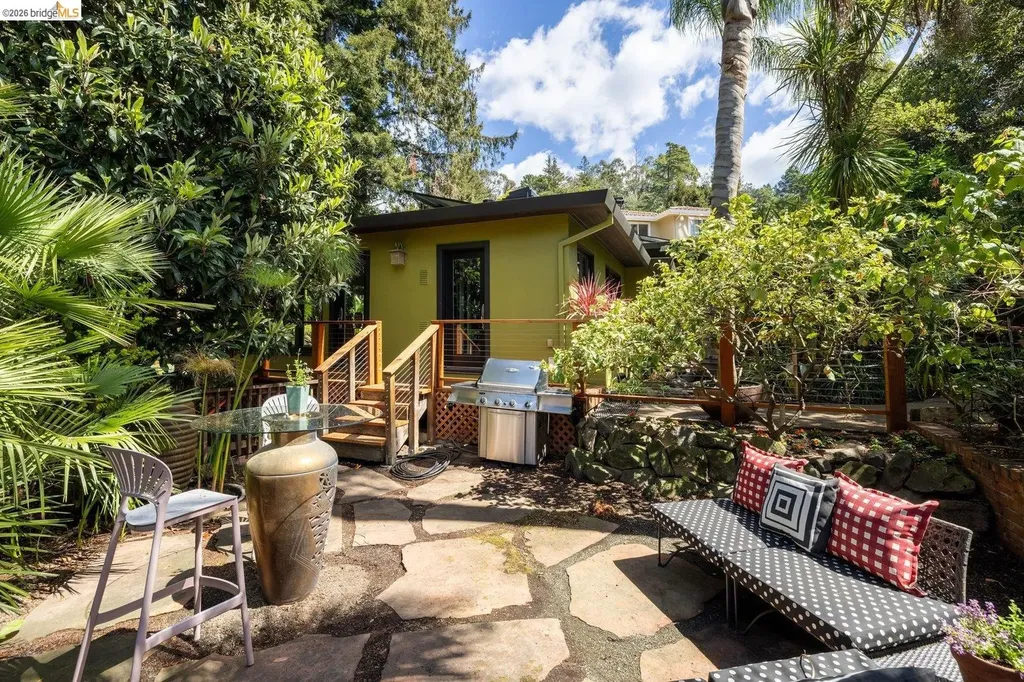 10 Burdeck Court Oakland CA 94602