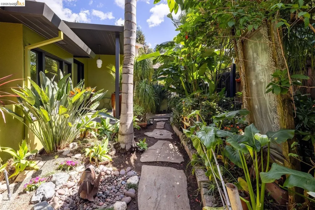 10 Burdeck Court Oakland CA 94602