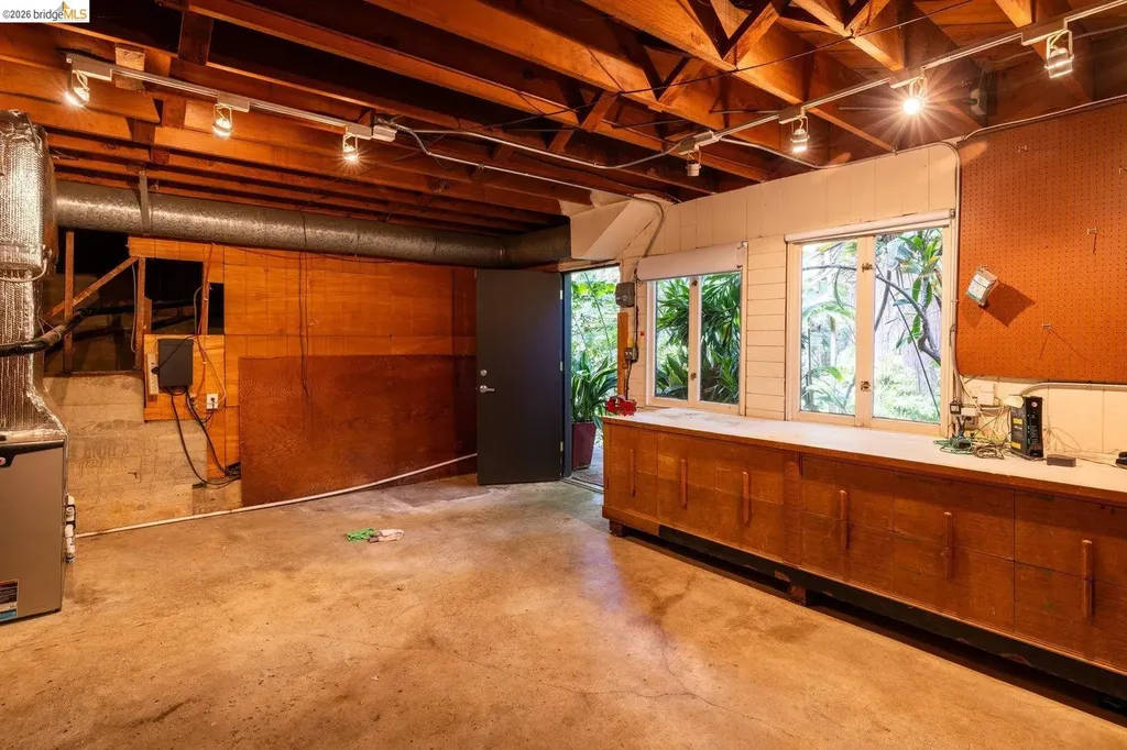 10 Burdeck Court Oakland CA 94602