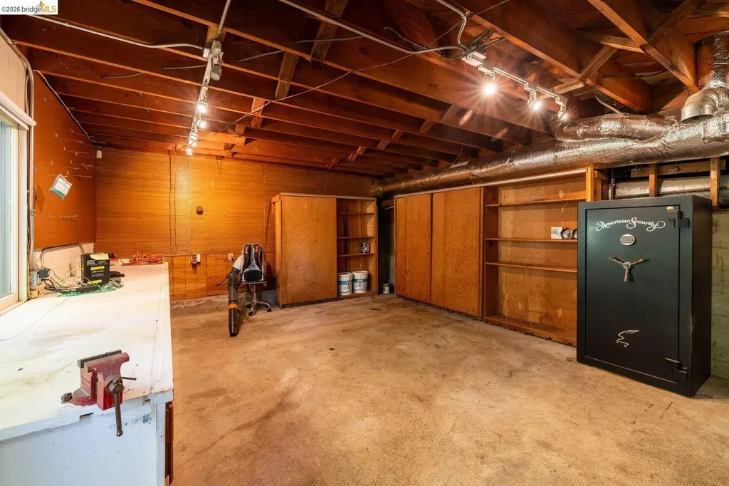 10 Burdeck Court Oakland CA 94602