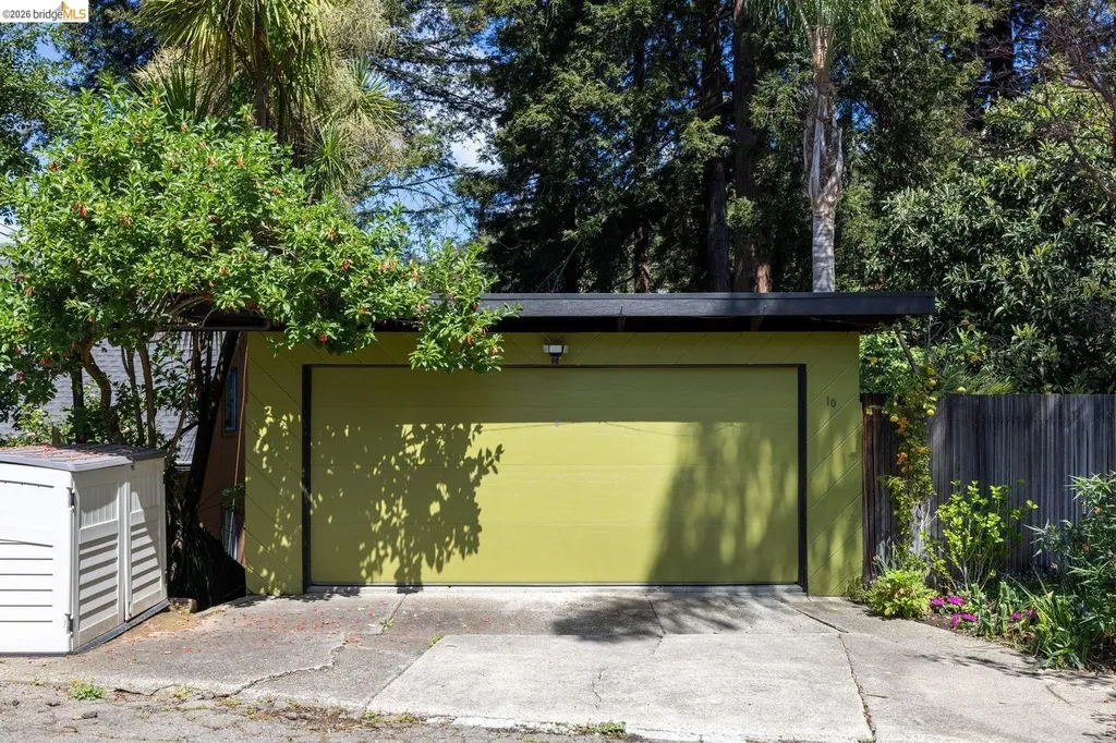 10 Burdeck Court Oakland CA 94602