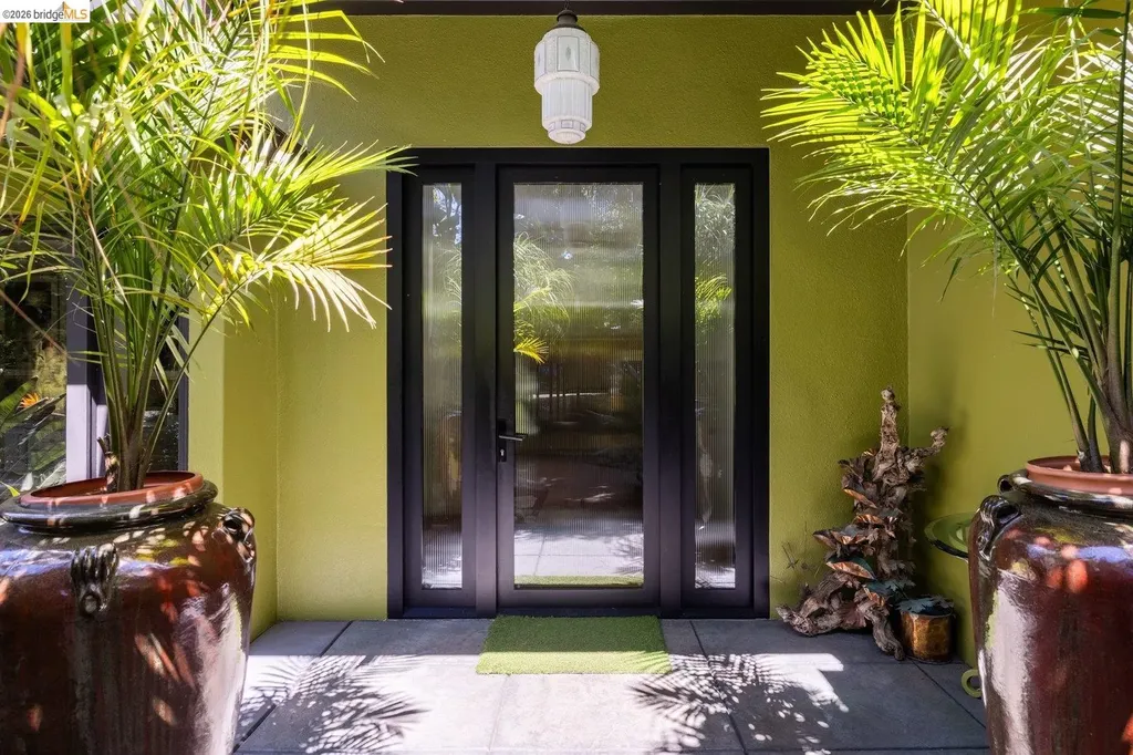 10 Burdeck Court Oakland CA 94602