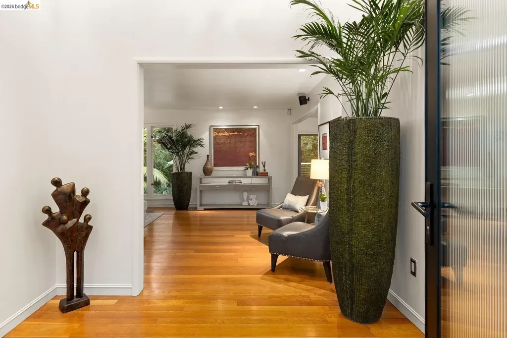 10 Burdeck Court Oakland CA 94602