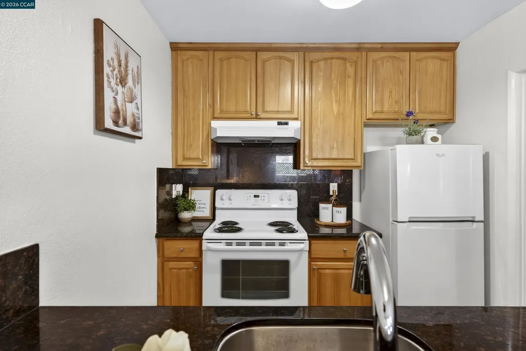 2005 Pleasant Valley Avenue Oakland CA 94611