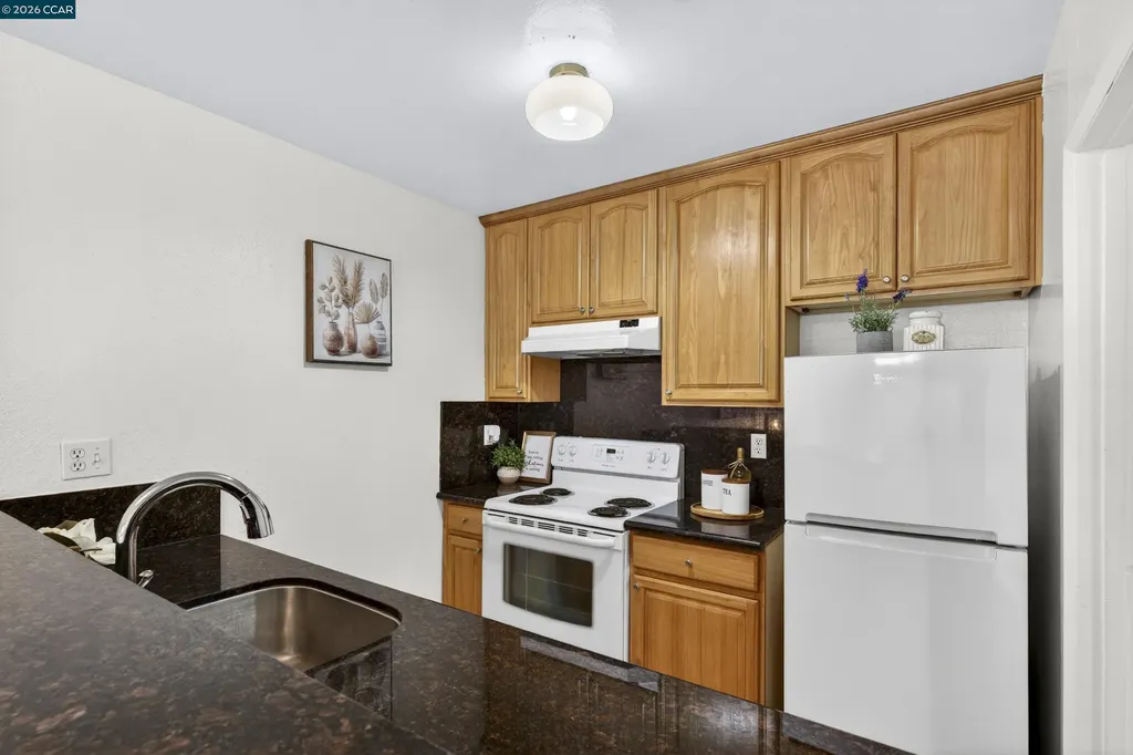 2005 Pleasant Valley Avenue Oakland CA 94611