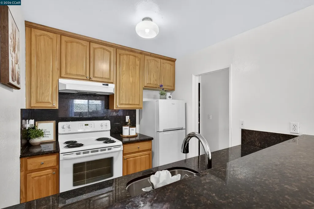 2005 Pleasant Valley Avenue Oakland CA 94611