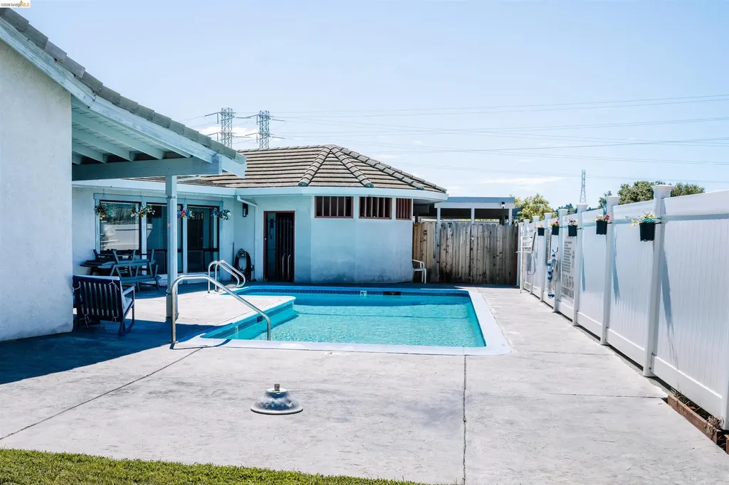 1909 Strasbourg Lane Antioch CA 94509