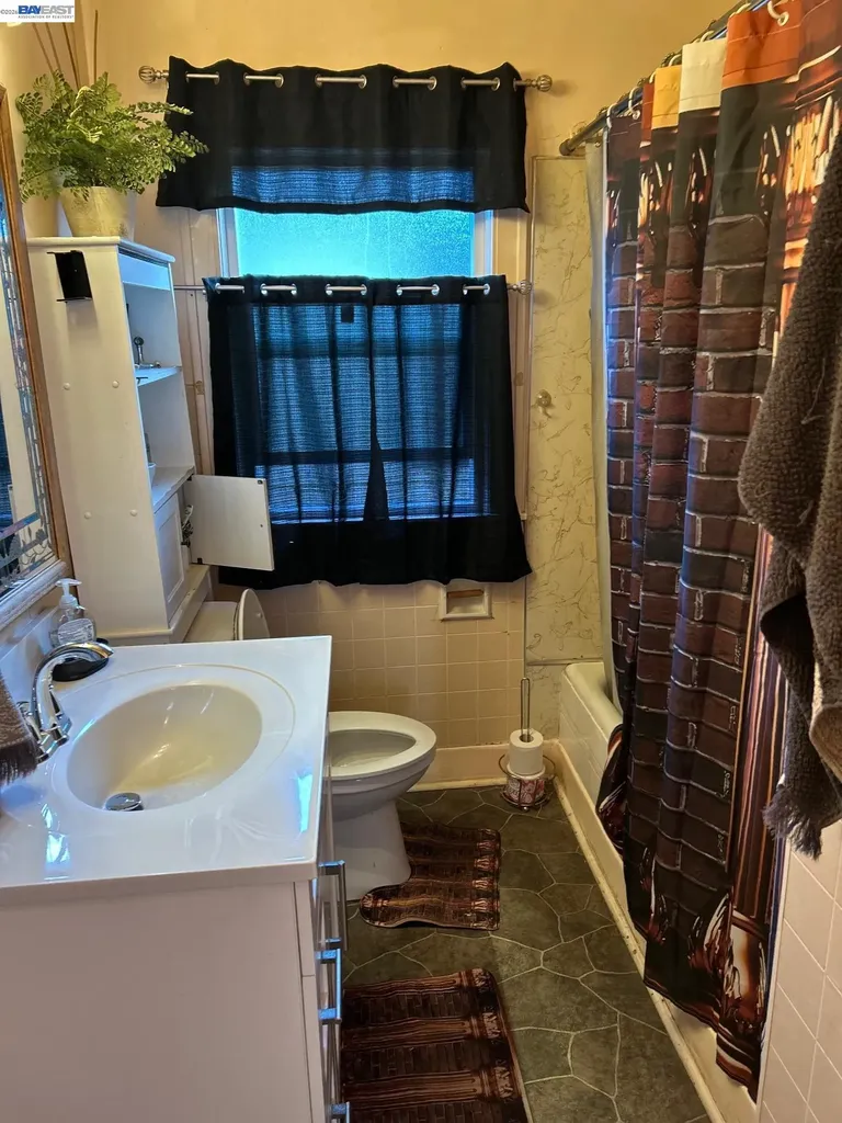 2800 61st Avenue Oakland CA 94605