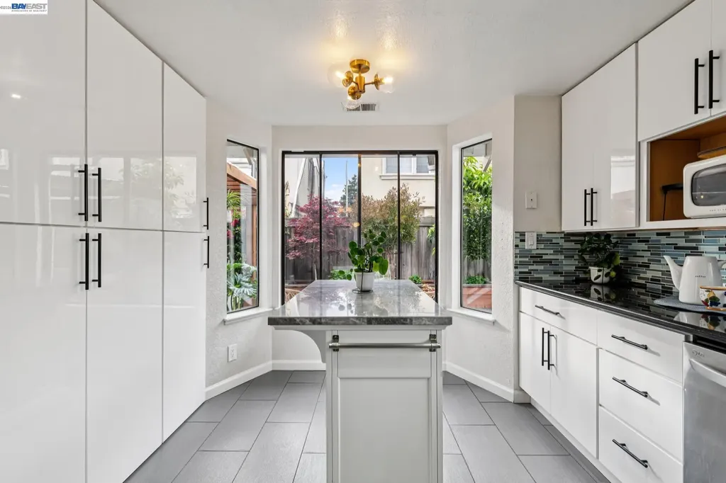 1129 Clarke Lane Alameda CA 94502