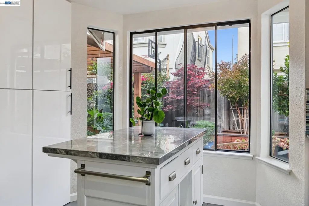 1129 Clarke Lane Alameda CA 94502